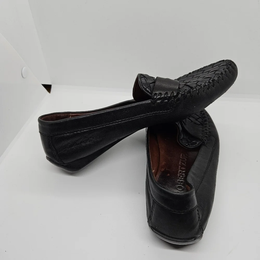 Robert Zur black glove